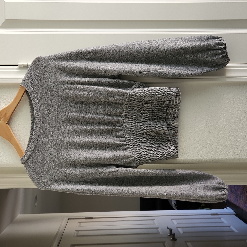 Zara gray bubble sleeve top smocked bottom gray small sweater